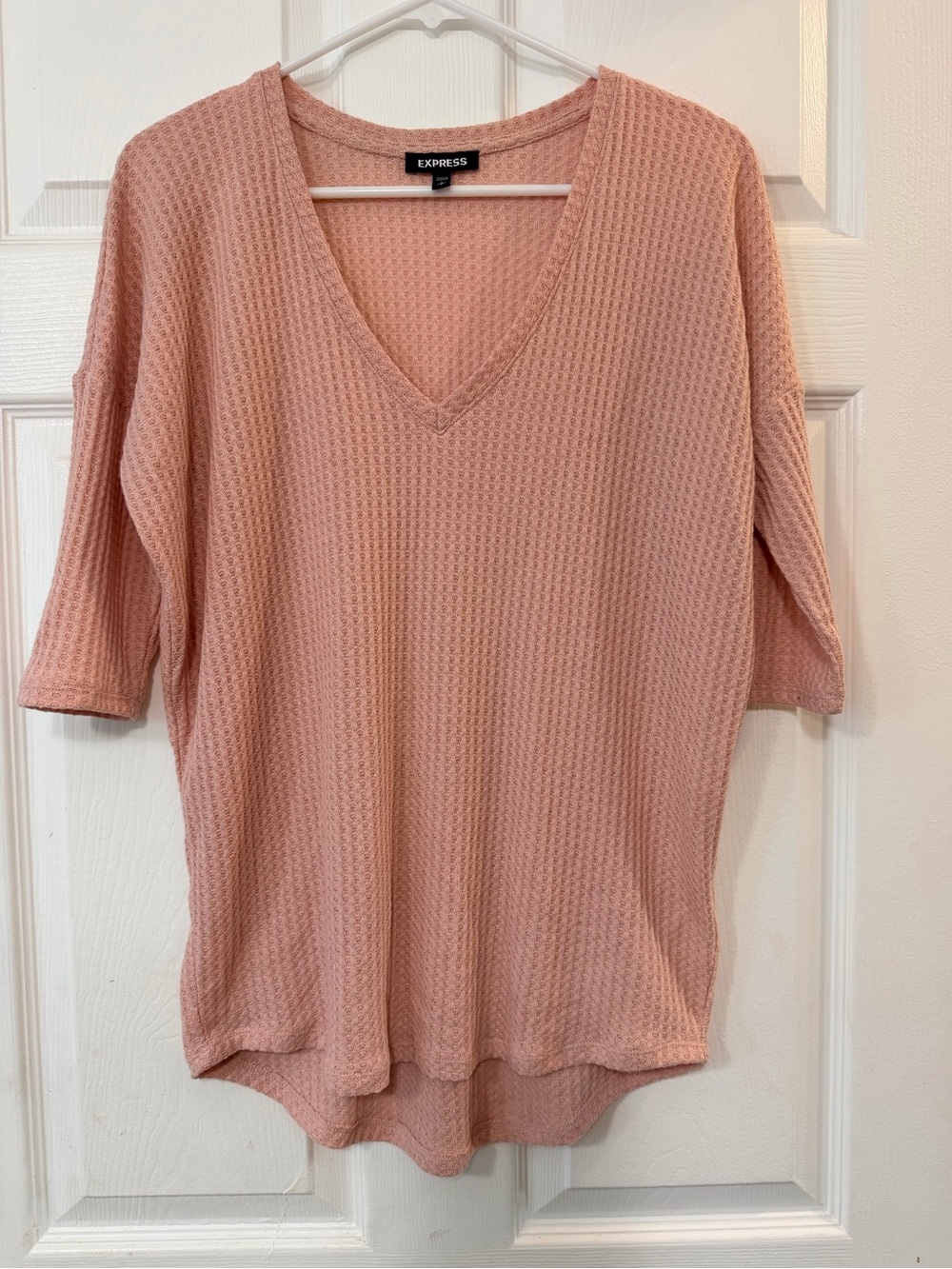 Express Women’s Dusty Rose V-Neck Waffle Knit Tunic. Size S